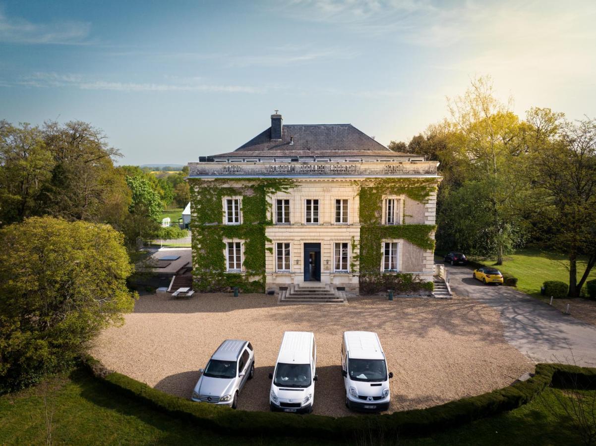 Institut Bois Robert Hotel Becon-les-Granits Exterior photo